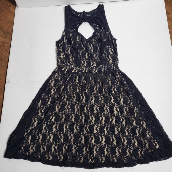 BUNDLE Materiel Girl Size Small Black and Cream Lace Dress - Picture 4 of 10